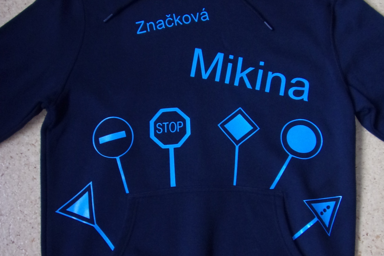 2019_Mikina_Vojta_predek (2)